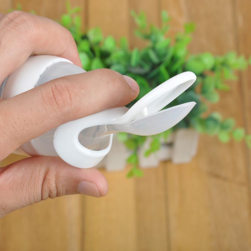 Biberon avec cuillère pour nouveau-né | EasyBottle™ - Gabriel et Alba